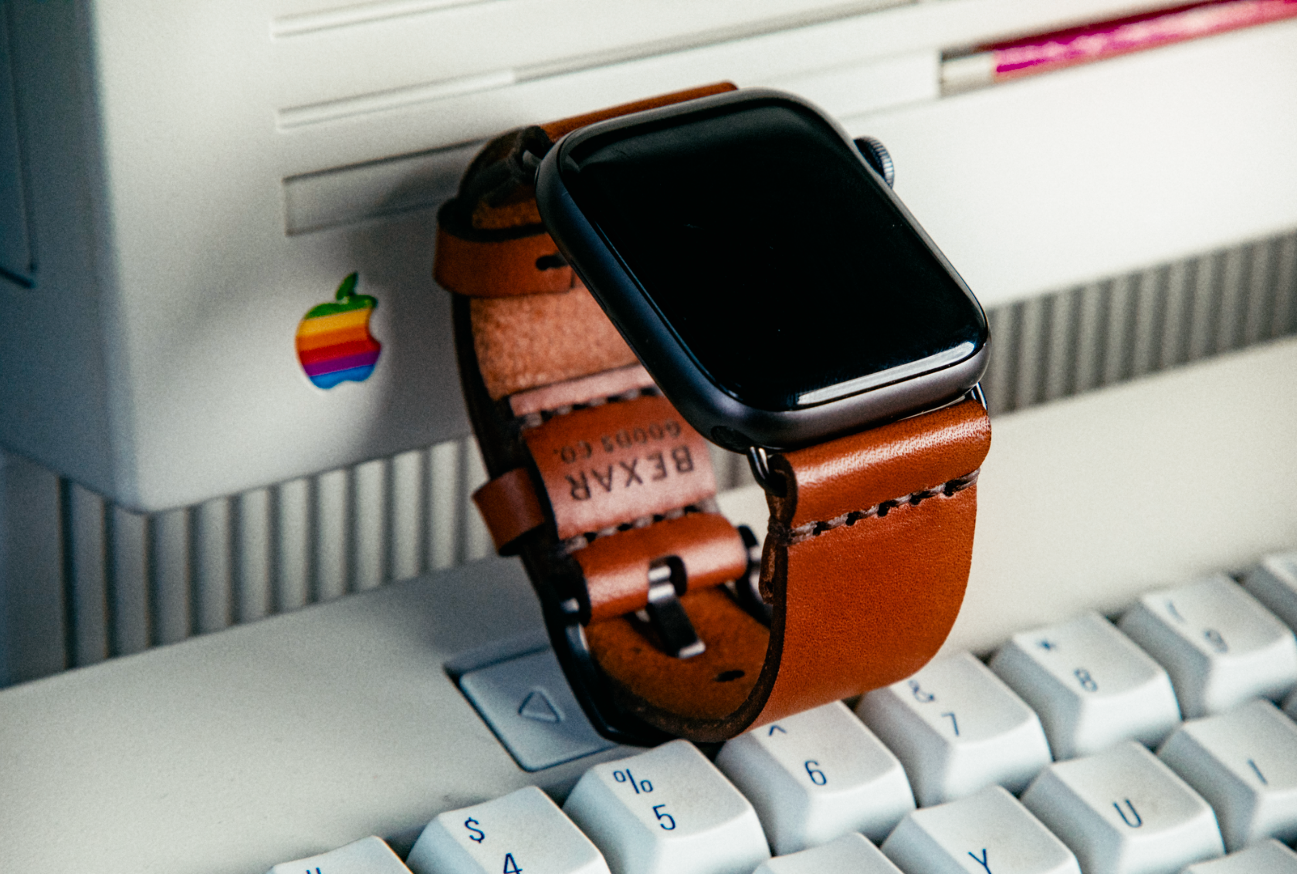 Apple watch 5 leather strap hot sale